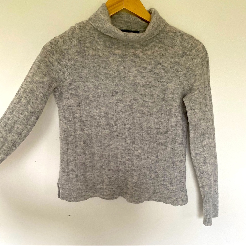 Light Grey Banana Republic Long Sleeve Loose Turtleneck Sweater XS